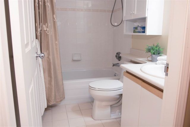 455d1a9877a3473f0f42b61659f5761e at 201 - 843 22nd Street, Dundarave, West Vancouver