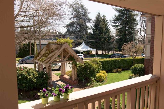5c49bfbef1b6f39c8181c788b746f99a at 201 - 843 22nd Street, Dundarave, West Vancouver