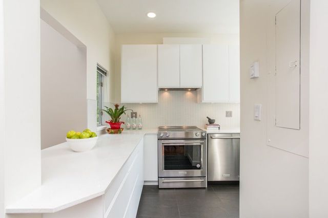 dbaa7a00e12c26779f5b83cd1b205e69 at 1557 Mariner Walk, Vancouver West