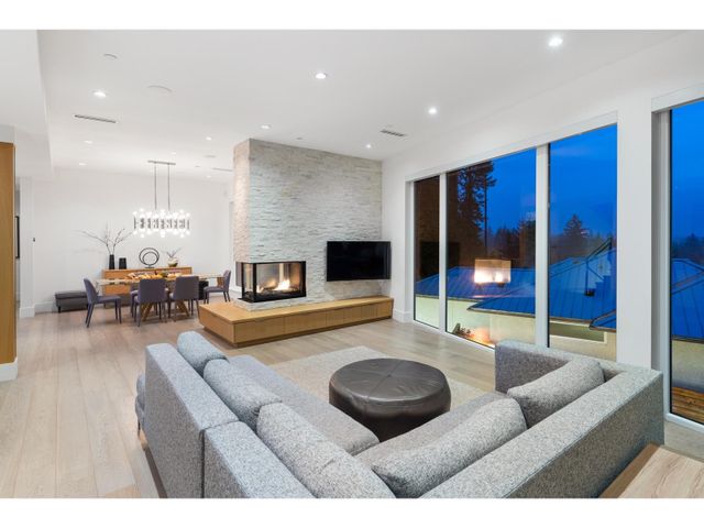 r2629287_4 at 1115 Dyck Road, North Vancouver