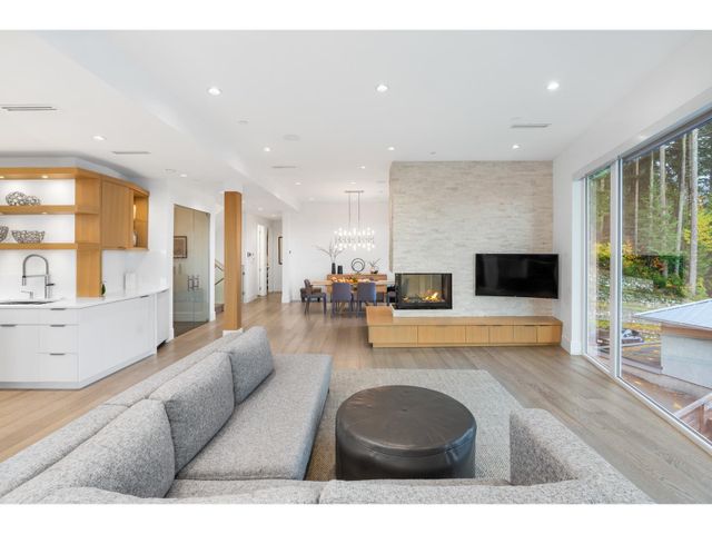 r2629287_6 at 1115 Dyck Road, North Vancouver