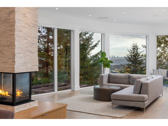 r2629287_7 at 1115 Dyck Road, North Vancouver