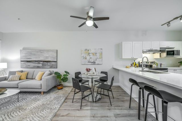 2109-rowland-street-central-pt-coquitlam-port-coquitlam-03 at 202 - 2109 Rowland Street, Central Pt Coquitlam, Port Coquitlam