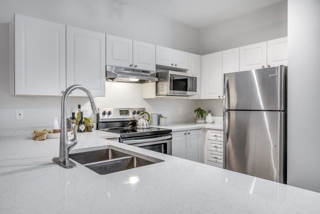 2109-rowland-street-central-pt-coquitlam-port-coquitlam-12 at 202 - 2109 Rowland Street, Central Pt Coquitlam, Port Coquitlam