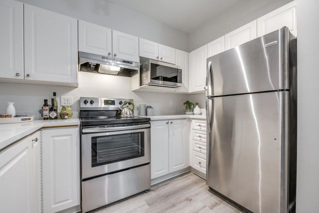 2109-rowland-street-central-pt-coquitlam-port-coquitlam-15 at 202 - 2109 Rowland Street, Central Pt Coquitlam, Port Coquitlam