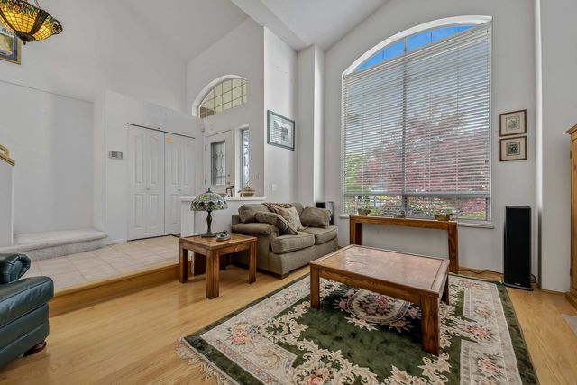 19-foxwood-drive-heritage-mountain-port-moody-04 at 19 Foxwood Drive, Heritage Mountain, Port Moody 19-foxwood-drive-heritage-mountain-port-moody-04 at 19 Foxwood Drive, Heritage Mountain, Port Moody