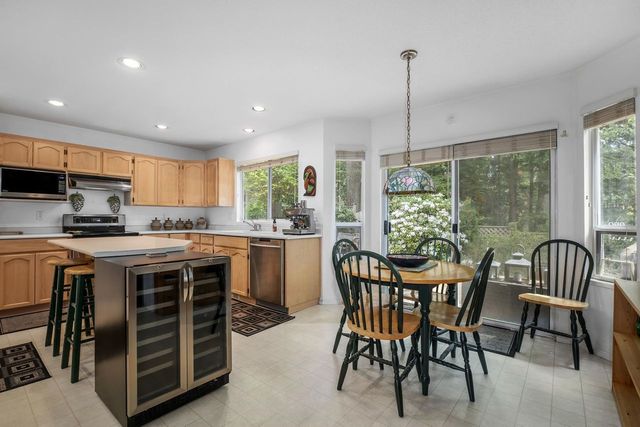 19-foxwood-drive-heritage-mountain-port-moody-07 at 19 Foxwood Drive, Heritage Mountain, Port Moody 19-foxwood-drive-heritage-mountain-port-moody-07 at 19 Foxwood Drive, Heritage Mountain, Port Moody