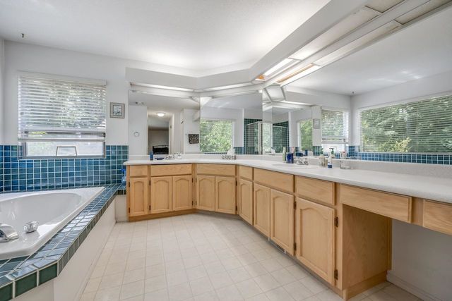 19-foxwood-drive-heritage-mountain-port-moody-15 at 19 Foxwood Drive, Heritage Mountain, Port Moody 19-foxwood-drive-heritage-mountain-port-moody-15 at 19 Foxwood Drive, Heritage Mountain, Port Moody