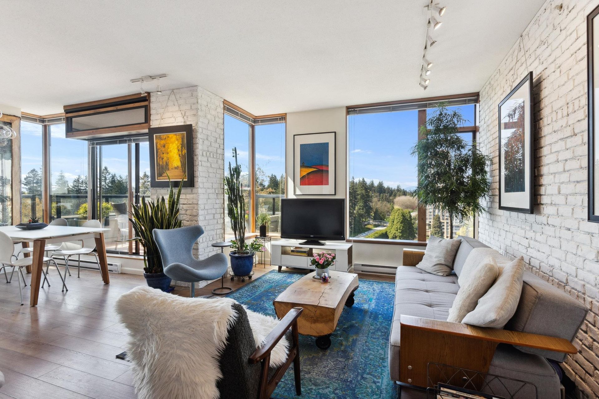 2101 - 15 E Royal Avenue, Fraserview NW, New Westminster photo number 1 2101 - 15 E Royal Avenue, Fraserview NW, New Westminster photo number 1