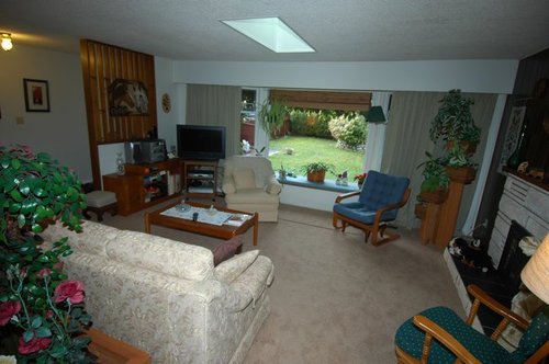 03b32ef66767a06aa92a44c7eae47c57 at 2166 Mountain Highway, Lynn Valley, North Vancouver