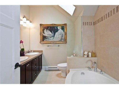 e7a60ad8142f6be1237655960c774d61 at 3375 Chesterfield Avenue, Upper Lonsdale, North Vancouver