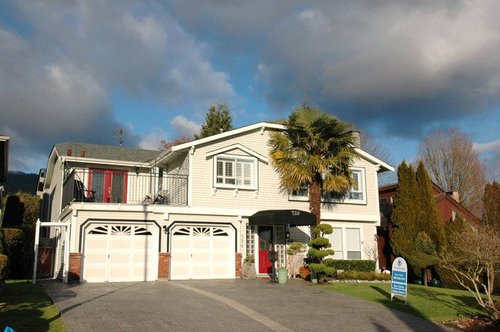 d6581444efb3111f0babab2ef672ec18 at 726 Weymouth Drive, Lynn Valley, North Vancouver