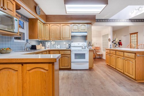 8007e93e95be949fc37d6f83af549295 at 4644 Glenwood Avenue, Canyon Heights NV, North Vancouver