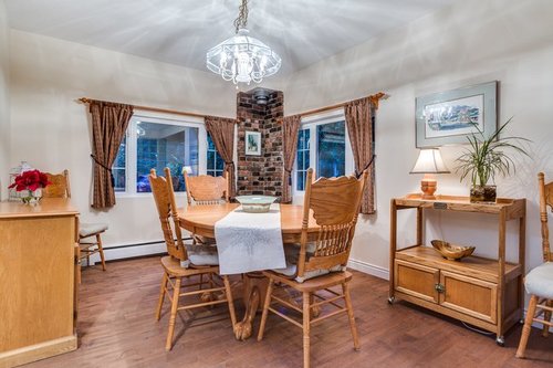 d1bb991190d3028a94bd96d684acb2be at 4644 Glenwood Avenue, Canyon Heights NV, North Vancouver