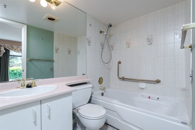 16bbf015749345ecce70e2c79f76fc65 at 8 - 2110 Marine Drive, Dundarave, West Vancouver