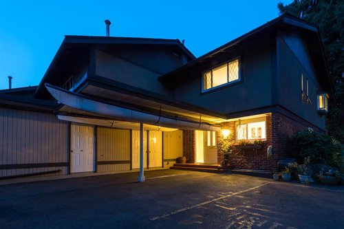 1bfe08c59bddad15129b0e927366c592 at 145 - 3300 Capilano Road, Edgemont, North Vancouver