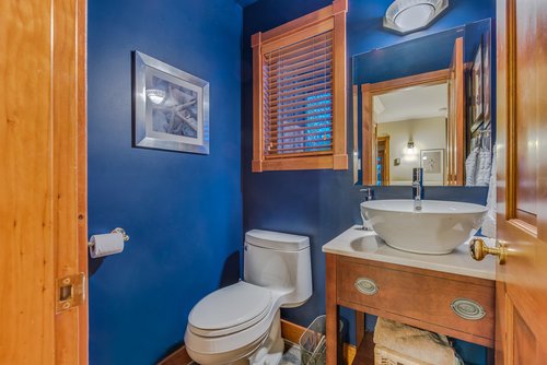 b17009c15e850e91d416d2fc90918b67 at 402 E 5th Street, Lower Lonsdale, North Vancouver