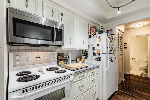 2275-w-40th-ave-204-vancouver-large-010-018-kitchen-1500x1000-72dpi at 204 - 2275 W 40th Avenue, Kerrisdale, Vancouver West