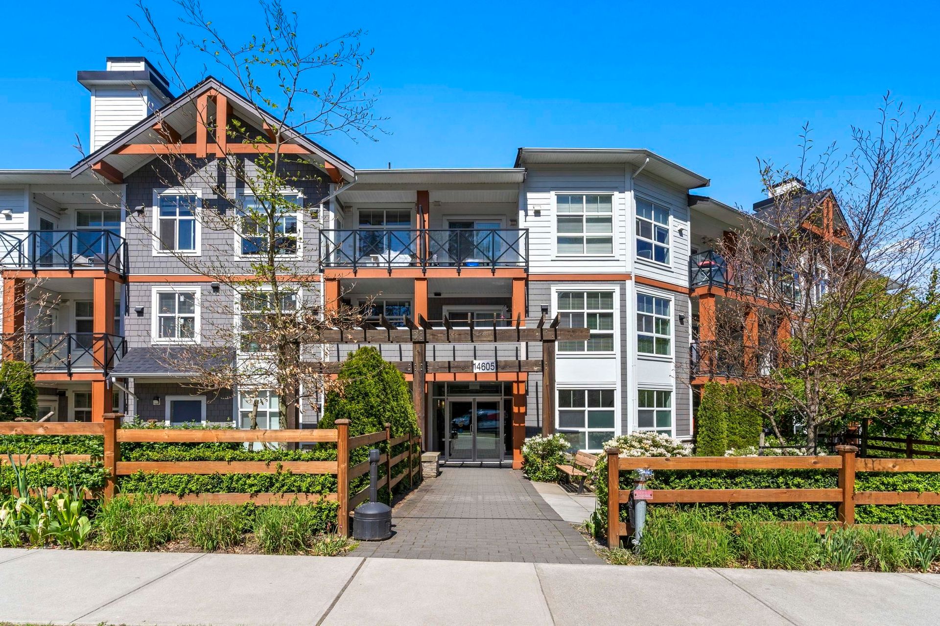 404 - 14605 Mcdougall Drive, King George Corridor, South Surrey White Rock photo number 1