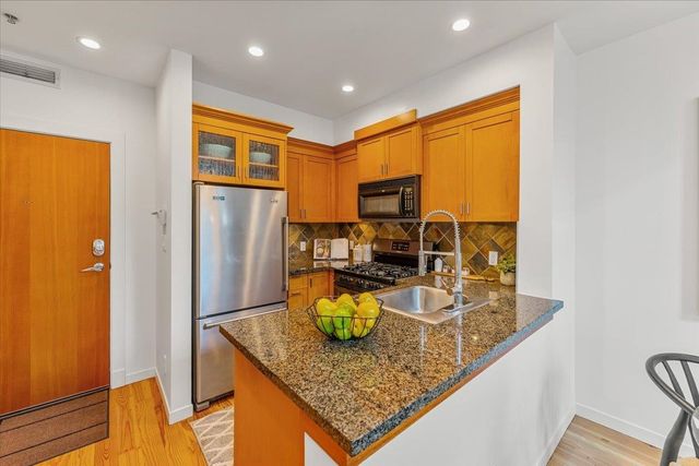 10-renaissance-square-quay-new-westminster-08 at 111 - 10 Renaissance Square, Quay, New Westminster 10-renaissance-square-quay-new-westminster-08 at 111 - 10 Renaissance Square, Quay, New Westminster