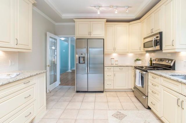 3387-king-george-boulevard-king-george-corridor-south-surrey-white-rock-09 at 7 - 3387 King George Boulevard, King George Corridor, South Surrey White Rock