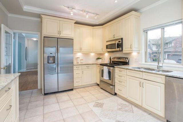 3387-king-george-boulevard-king-george-corridor-south-surrey-white-rock-10 at 7 - 3387 King George Boulevard, King George Corridor, South Surrey White Rock