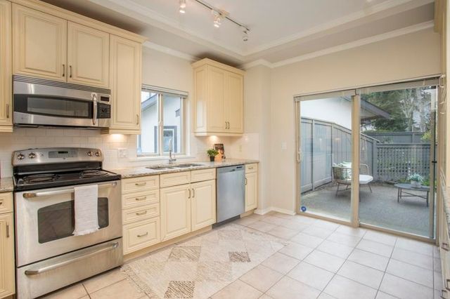 3387-king-george-boulevard-king-george-corridor-south-surrey-white-rock-12 at 7 - 3387 King George Boulevard, King George Corridor, South Surrey White Rock