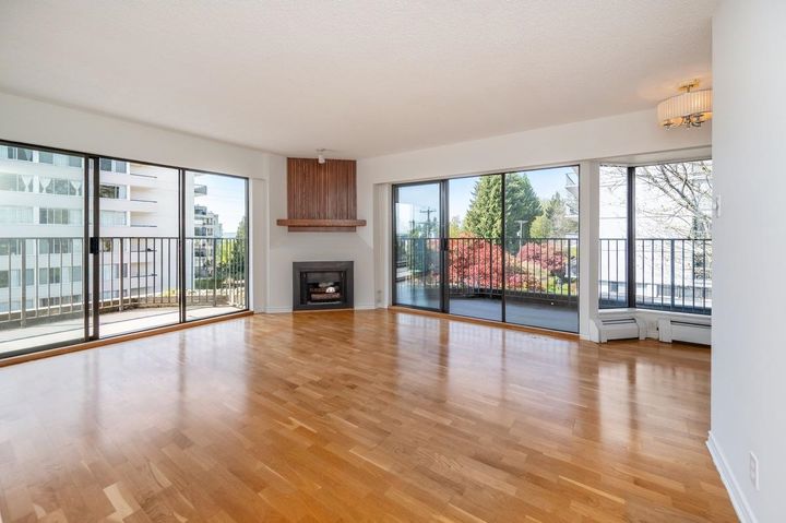 747-17th-street-ambleside-west-vancouver-05 at 401 - 747 17th Street, Ambleside, West Vancouver