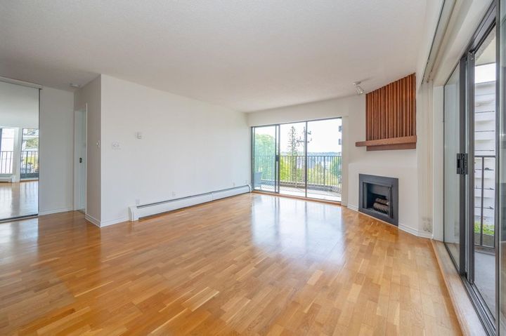 747-17th-street-ambleside-west-vancouver-06 at 401 - 747 17th Street, Ambleside, West Vancouver
