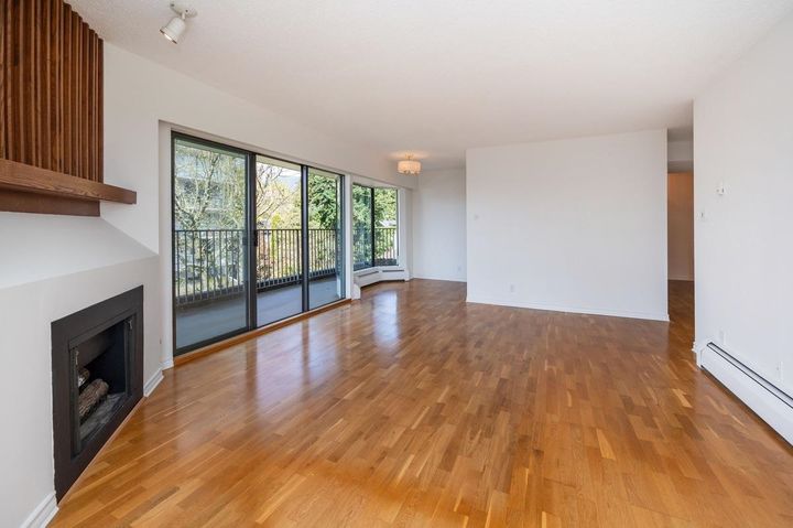 747-17th-street-ambleside-west-vancouver-07 at 401 - 747 17th Street, Ambleside, West Vancouver