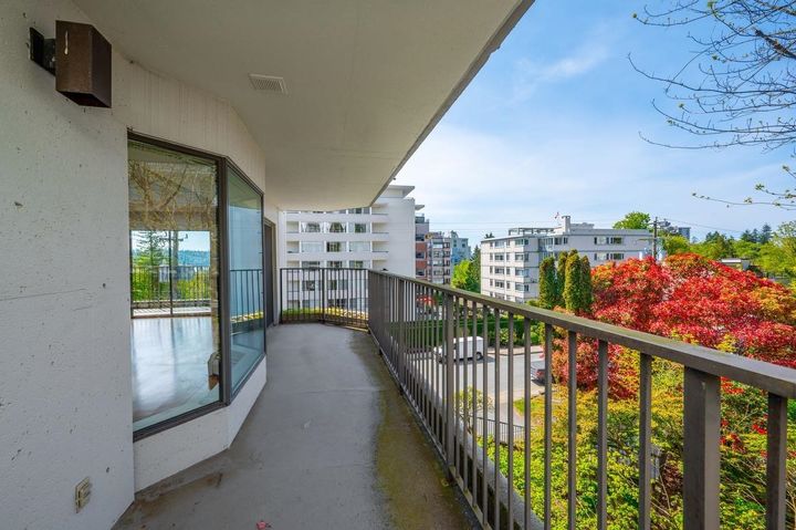 747-17th-street-ambleside-west-vancouver-20 at 401 - 747 17th Street, Ambleside, West Vancouver