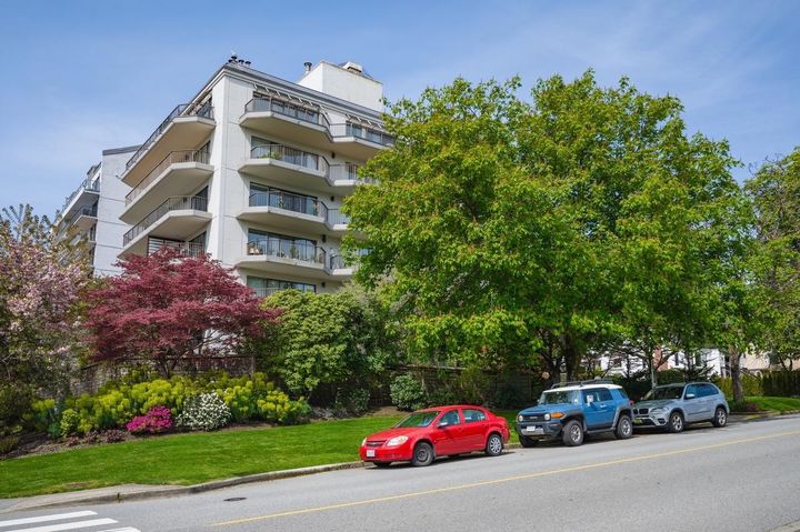 747-17th-street-ambleside-west-vancouver-24 at 401 - 747 17th Street, Ambleside, West Vancouver