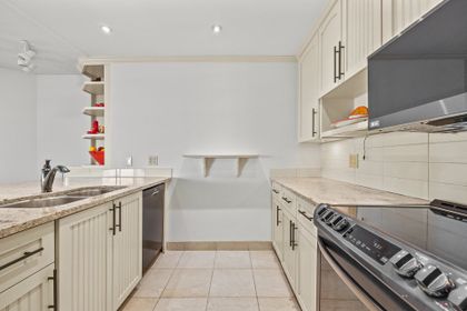 15015-victoria-avenue-white-rock-south-surrey-white-rock-08 at 504 - 15015 Victoria Avenue, White Rock, South Surrey White Rock