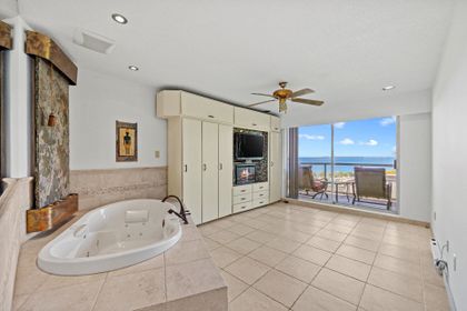 15015-victoria-avenue-white-rock-south-surrey-white-rock-18 at 504 - 15015 Victoria Avenue, White Rock, South Surrey White Rock