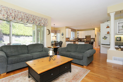 09 at 13316  Avenue, Elgin Chantrell, South Surrey White Rock