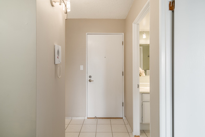  at 208 - 1360 Martin Street, White Rock, South Surrey White Rock