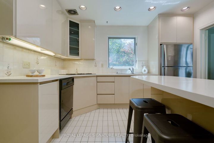 23-sifton-crt-bayview-village-toronto-07 at 23 Sifton Court, Bayview Village, Toronto 23-sifton-crt-bayview-village-toronto-07 at 23 Sifton Court, Bayview Village, Toronto