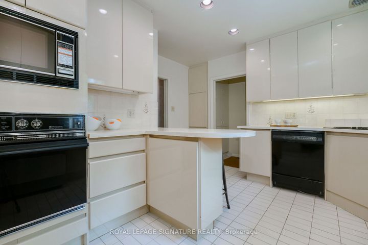 23-sifton-crt-bayview-village-toronto-09 at 23 Sifton Court, Bayview Village, Toronto 23-sifton-crt-bayview-village-toronto-09 at 23 Sifton Court, Bayview Village, Toronto