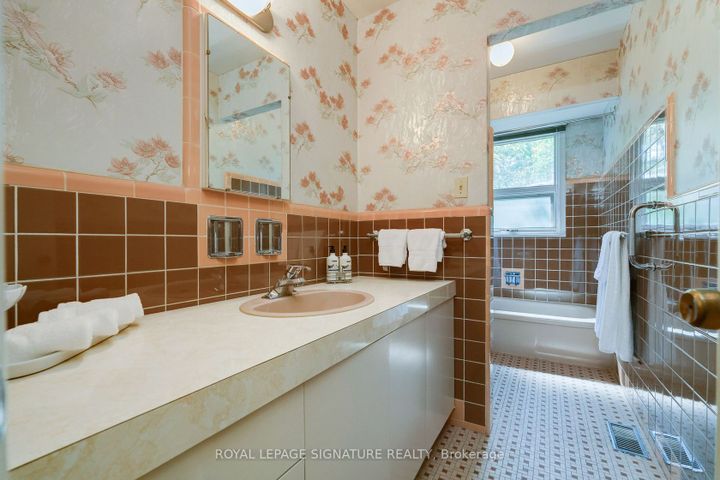 23-sifton-crt-bayview-village-toronto-17 at 23 Sifton Court, Bayview Village, Toronto 23-sifton-crt-bayview-village-toronto-17 at 23 Sifton Court, Bayview Village, Toronto