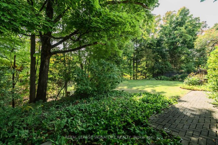 23-sifton-crt-bayview-village-toronto-27 at 23 Sifton Court, Bayview Village, Toronto 23-sifton-crt-bayview-village-toronto-27 at 23 Sifton Court, Bayview Village, Toronto