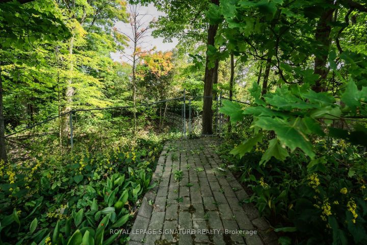 23-sifton-crt-bayview-village-toronto-30 at 23 Sifton Court, Bayview Village, Toronto 23-sifton-crt-bayview-village-toronto-30 at 23 Sifton Court, Bayview Village, Toronto