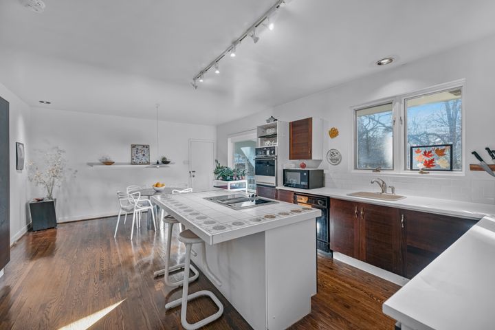 5-morewood-crescent-toronto-web-mls-26 at 5 Morewood Crescent, Bayview Village, Toronto 5-morewood-crescent-toronto-web-mls-26 at 5 Morewood Crescent, Bayview Village, Toronto