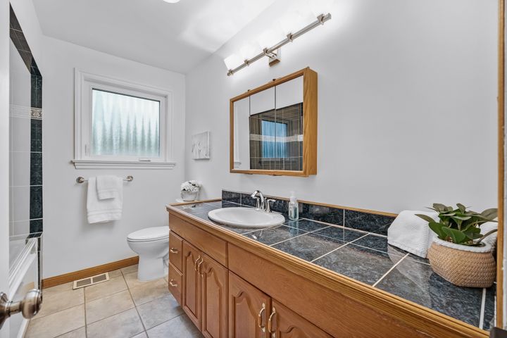 23-palomino-crescent-toronto-web-mls-32 at 23 Palomino Crescent, Bayview Village, Toronto