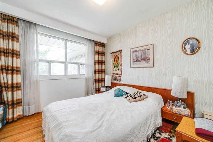 25-wycliffe-cres-bayview-village-toronto-07 at SALE #474 - 25 Wycliffe Crescent, Bayview Village, Toronto 25-wycliffe-cres-bayview-village-toronto-07 at SALE #474 - 25 Wycliffe Crescent, Bayview Village, Toronto