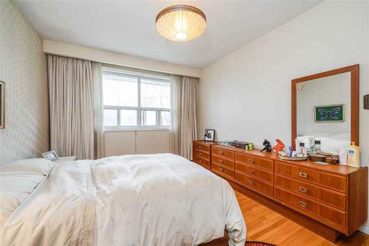 25-wycliffe-cres-bayview-village-toronto-08 at SALE #474 - 25 Wycliffe Crescent, Bayview Village, Toronto 25-wycliffe-cres-bayview-village-toronto-08 at SALE #474 - 25 Wycliffe Crescent, Bayview Village, Toronto