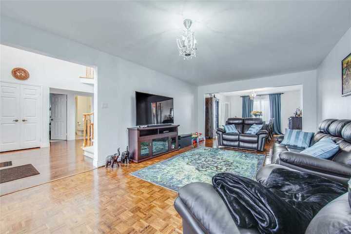 5-clarinda-dr-bayview-village-toronto-03 at 5 Clarinda Drive, Bayview Village, Toronto 5-clarinda-dr-bayview-village-toronto-03 at 5 Clarinda Drive, Bayview Village, Toronto