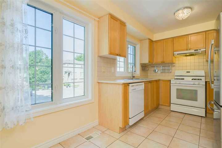 31-rodeo-crt-newtonbrook-west-toronto-09 at 31 Rodeo Court, Newtonbrook West, Toronto 31-rodeo-crt-newtonbrook-west-toronto-09 at 31 Rodeo Court, Newtonbrook West, Toronto