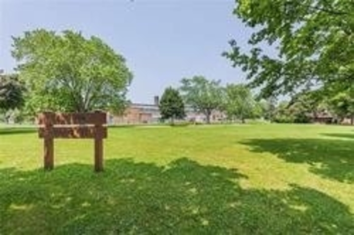 44-whittaker-cres-bayview-village-toronto-20 at 44 Whittaker Crescent, Bayview Village, Toronto 44-whittaker-cres-bayview-village-toronto-20 at 44 Whittaker Crescent, Bayview Village, Toronto