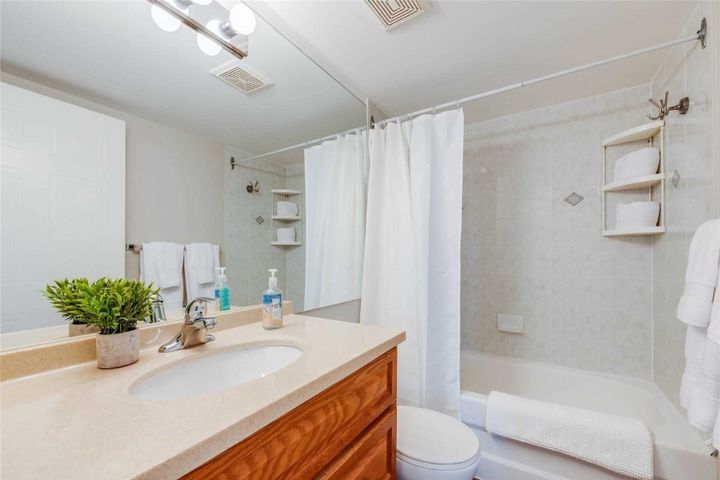 238-doris-ave-willowdale-east-toronto-12 at 1705 - 238 Doris Avenue, Willowdale East, Toronto 238-doris-ave-willowdale-east-toronto-12 at 1705 - 238 Doris Avenue, Willowdale East, Toronto