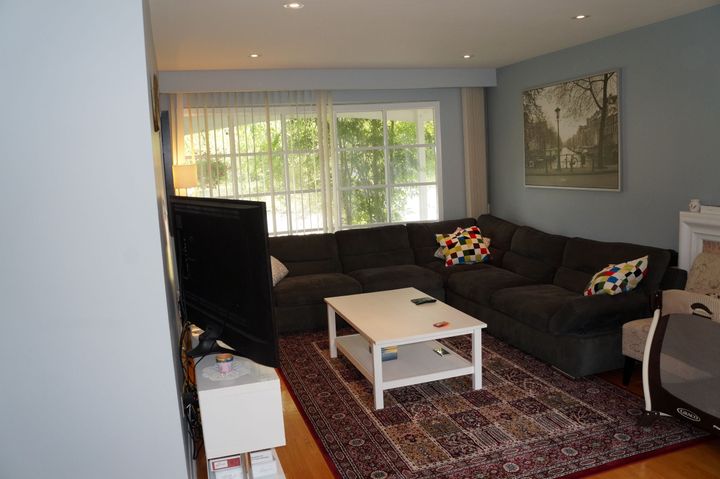 livingroom at 1 Knollview Crescent, Bayview Village, Toronto livingroom at 1 Knollview Crescent, Bayview Village, Toronto